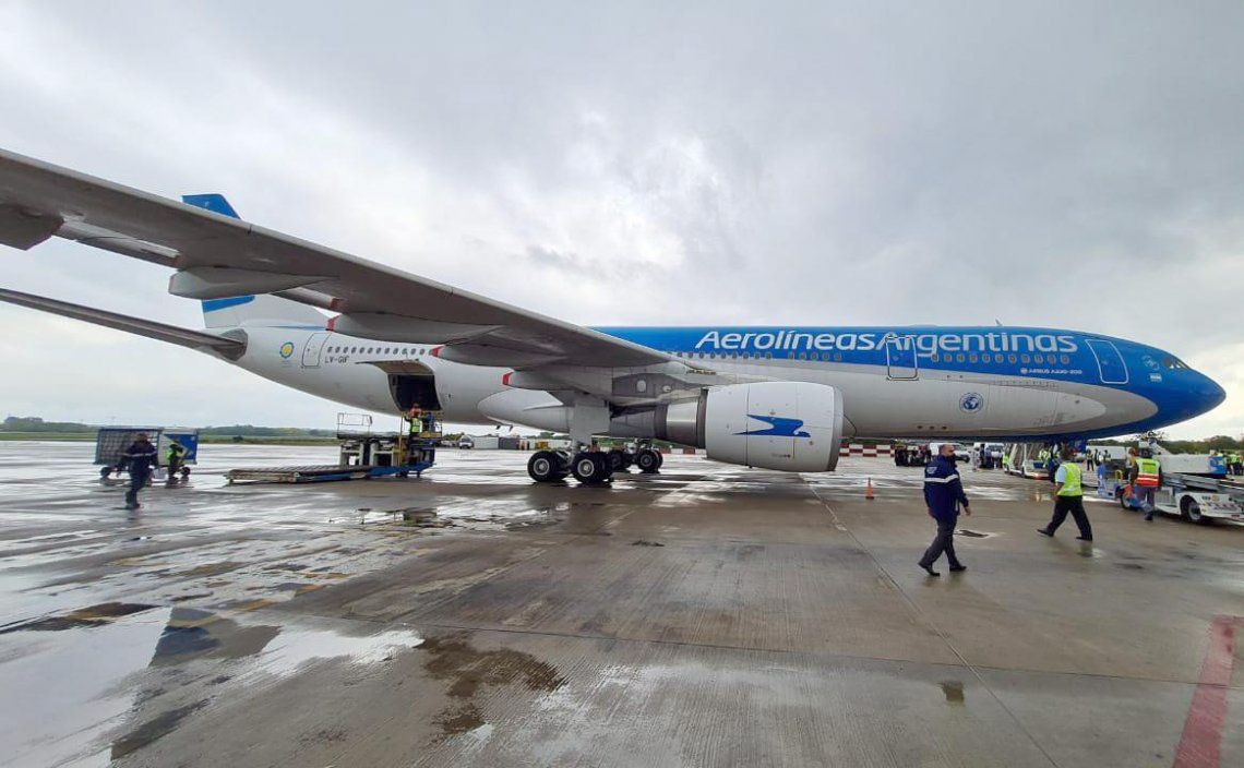 Aerolíneas Argentinas prepara diez misiones sanitarias para traer desde China vacunas Sinopharm.