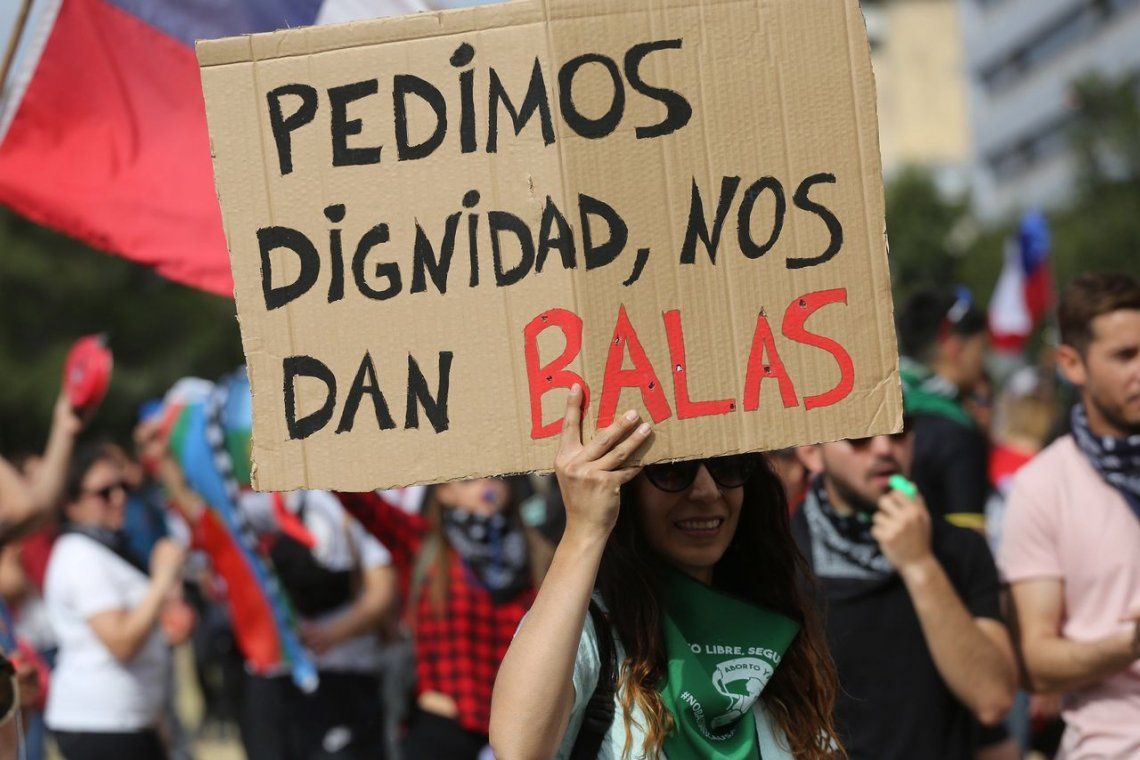 Marcha en Chile para que no se juegue la final de la Copa Libertadores: No permitiremos normalizar el descontento