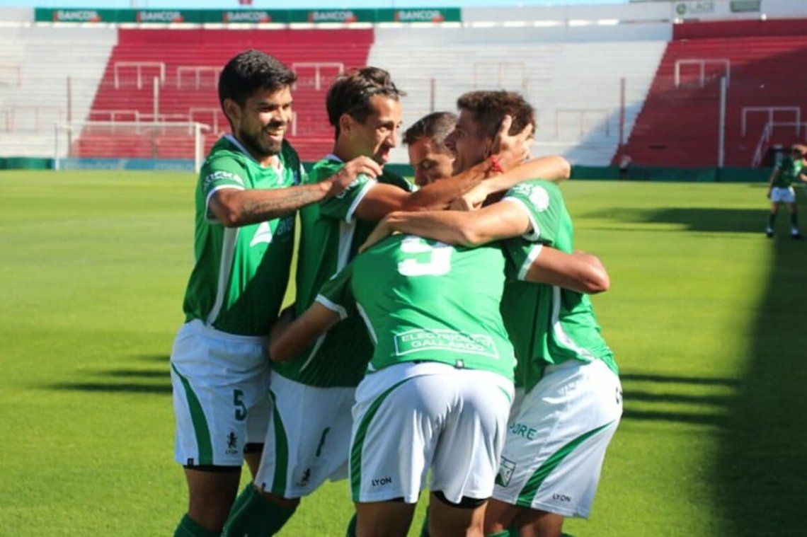 Ferro goleó a Gimnasia (M) en la primera fase del reducido de Primera Nacional.
