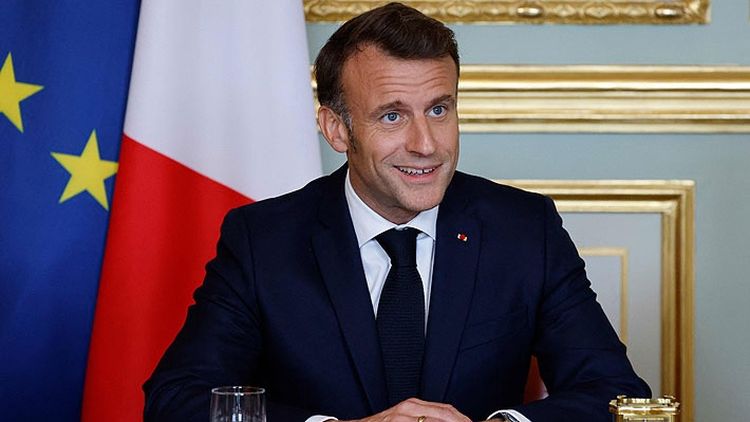 Macron propone jornadas sin conexión para retomar la lectura y la vitalidad de la vida real.