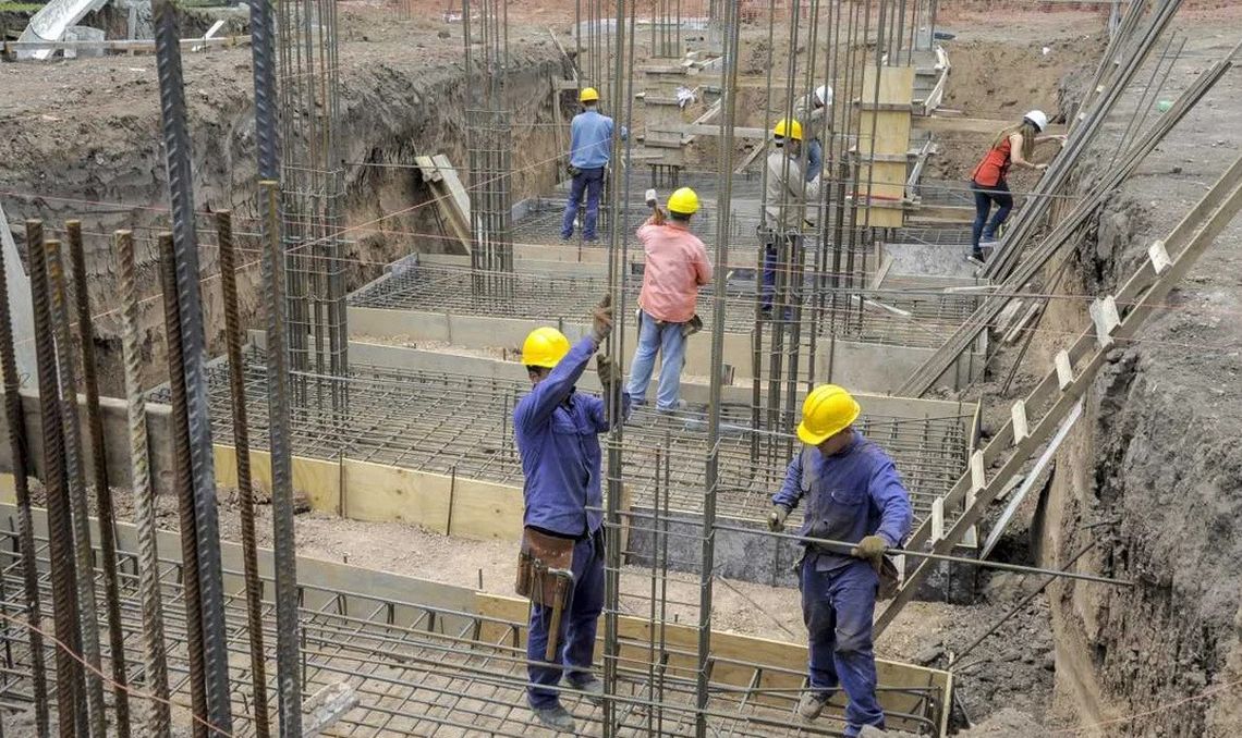 El sector de la construcción siente la parálisis de los proyectos nacionales.