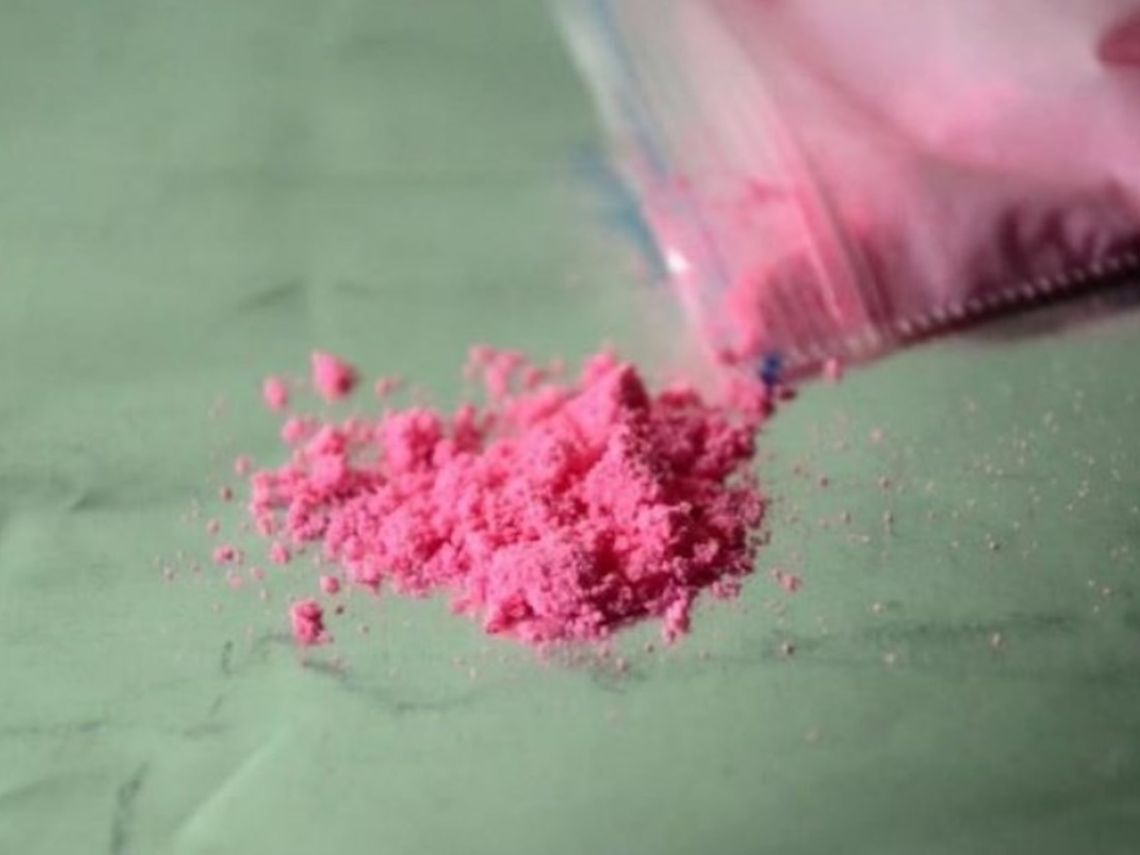 La cocaína rosa es un cóctel de varias sustancias, en especial ketamina, un anestésico usado en animales. La cocaína rosa es un cóctel de varias sustancias, en especial ketamina, un anestésico usado en animales.