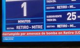 Las pantallas en la estación Retiro indican que el servicio está interrumpido.