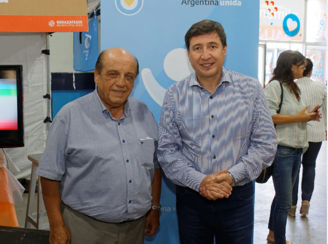 Berazategui: Daniel Arroyo y Juan José Mussi, en la entrega de Tarjetas AlimentAR