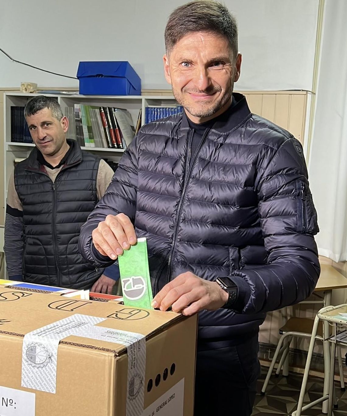 El gobernador Maximiliano Pullaro emitió su voto.