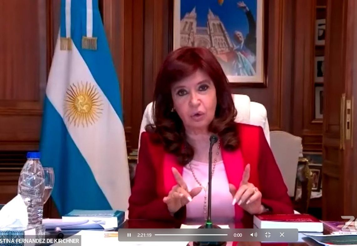 Cristina Fernández se defendió durante una hora y media y tuvo duros términos contra los fiscales.