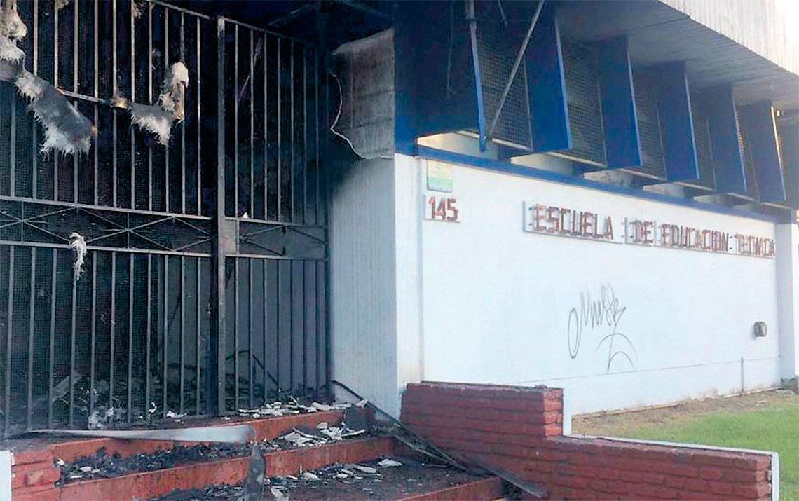 Lanús: incendio intencional en la Escuela Técnica 7 de Valentín Alsina