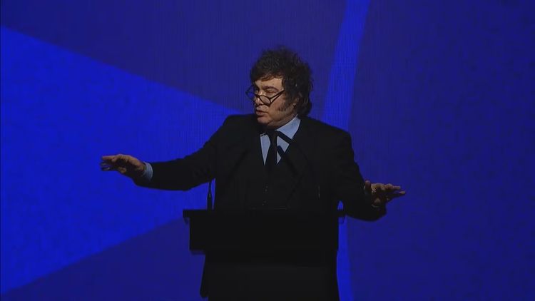 Milei encabezó la cena de la Fundación El Faro en Puerto Madero.