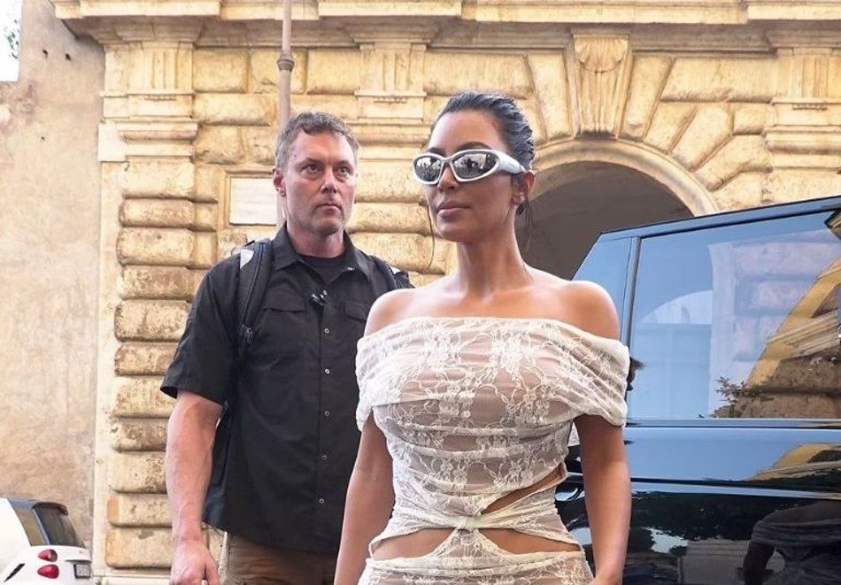Kim Kardashian fue al Vaticano con un sensual vestido