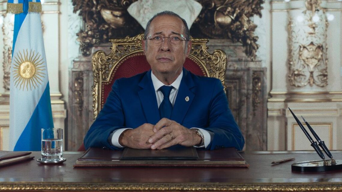 El presidente Javier Milei elogió la película Homo Argentum que protagoniza Guillermo Francella.
