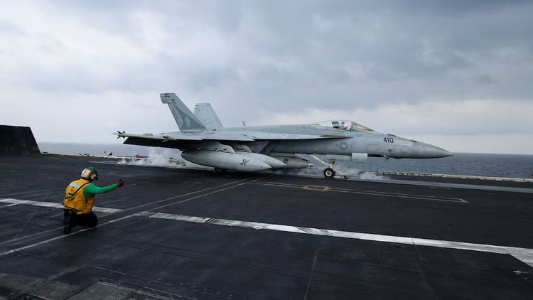 Cuatro aviones militares de los Estados Unidos fueron detectados sobrevolando zonas cercanas a la costa de Venezuela.