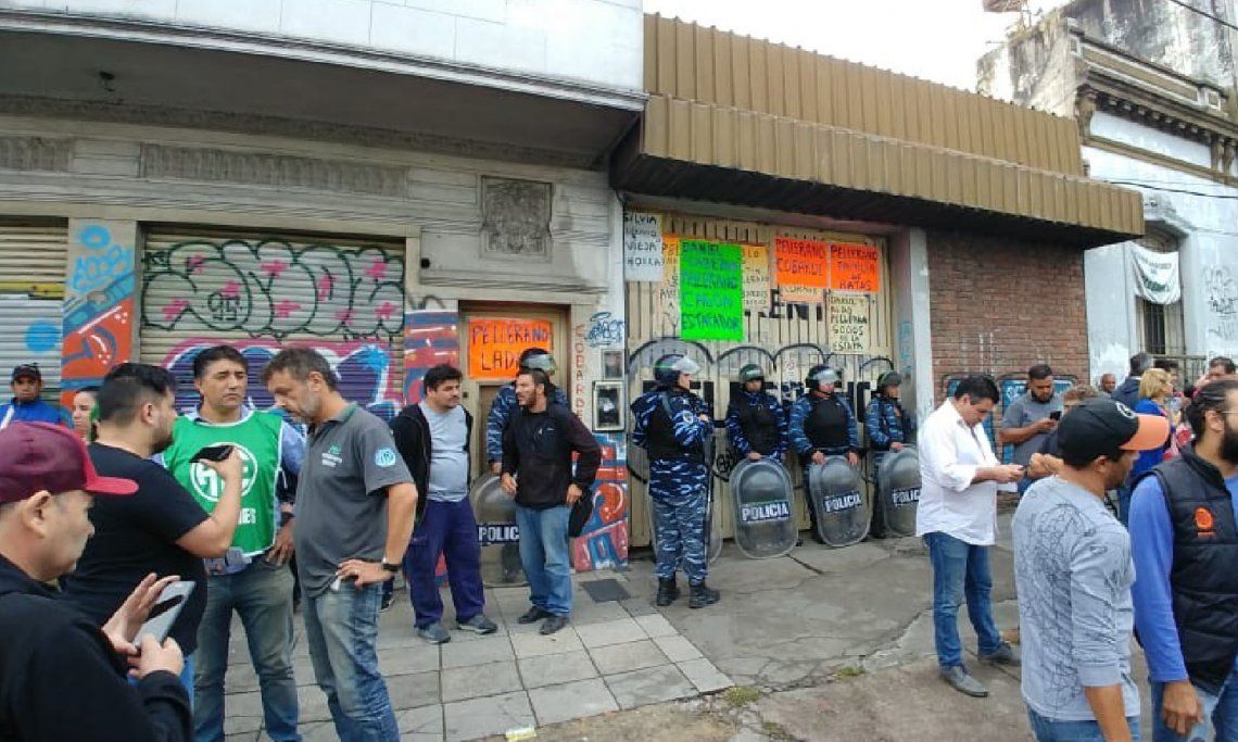 Quilmes: desalojaron la ex imprenta Pellerano donde funcionaba una cooperativa