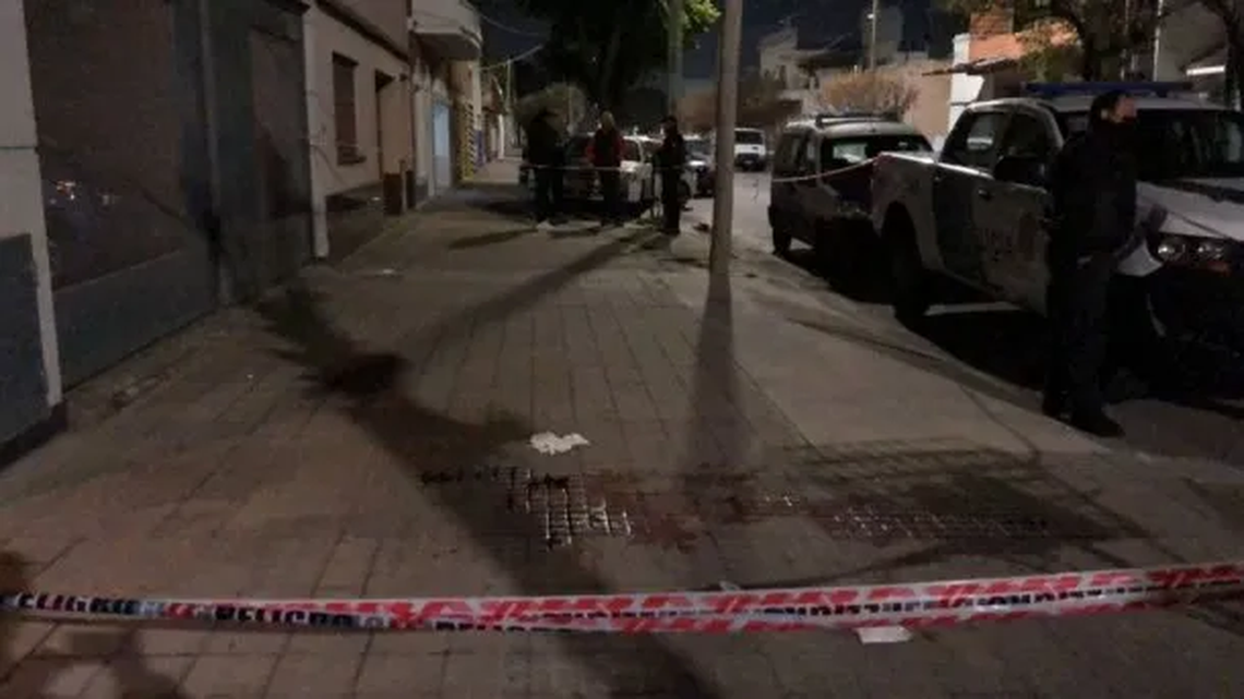 La Plata: matan a mujer y detienen al hermano de 16 años.