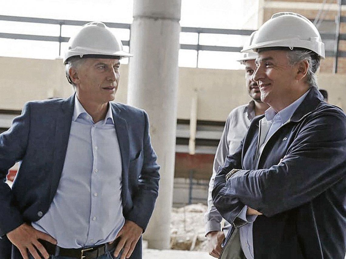 Macri y Morales recorrieron las obras de modernización que se realizan en el aeropuerto de Perico.