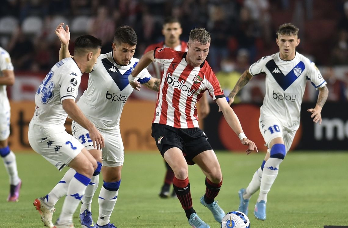 Estudiantes goleó a Vélez en La Plata. 