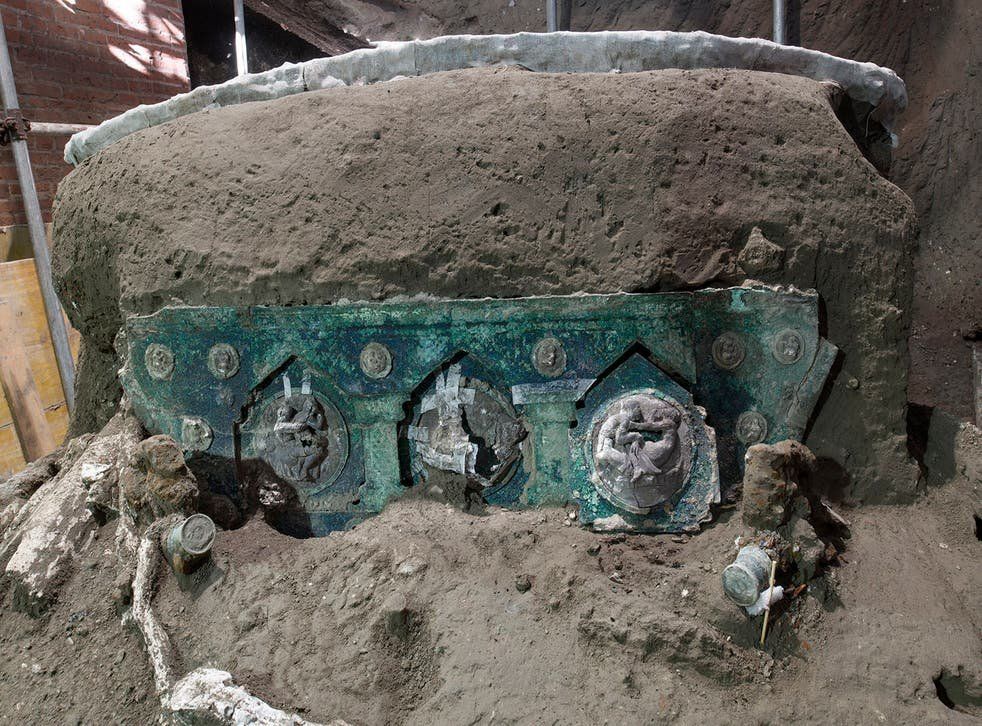 Pompeya: hallan un carro ceremonial romano casi intacto