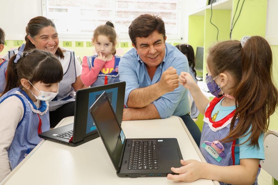 Fernando Espinoza: Estamos digitalizando el aprendizaje y democratizando el conocimiento