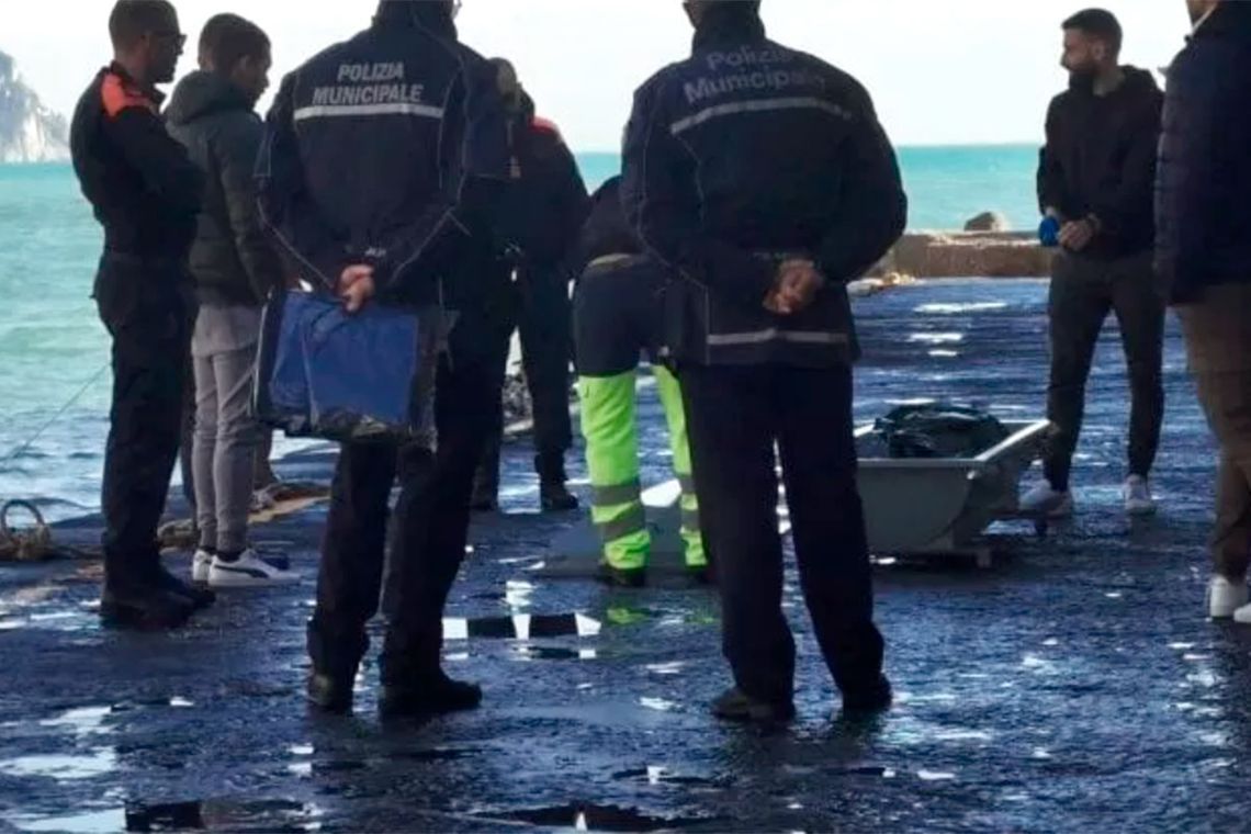 El cuerpo de la mujer argentina de 45 años fue rescatado por la Guardia Costera. Foto: La Repubblica.