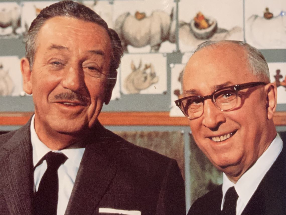 Walter y Roy Disney fundaron Disney Brothers Cartoon Studio.