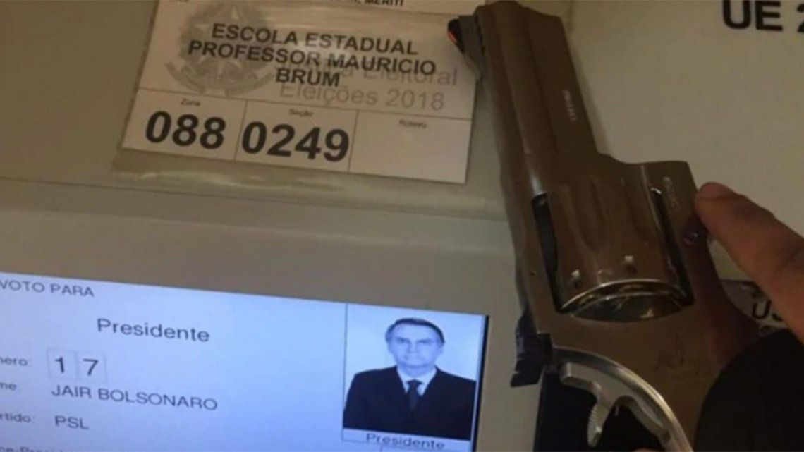 Video | Simpatizante de Bolsonaro utilizó un arma para votar