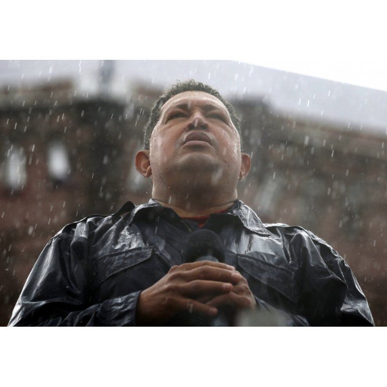 Chávez será embalsamado y lo velarán siete días más