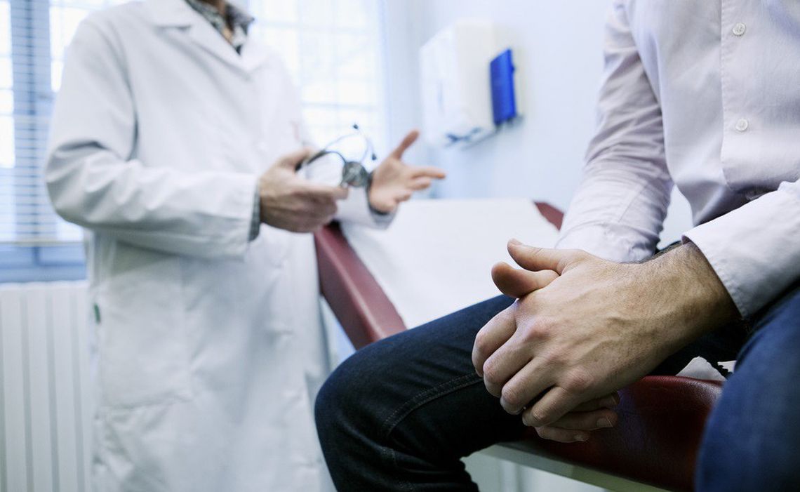 El cáncer de próstata suele crecer muy lentamente, por lo que a menudo no presenta síntomas tempranos. El cáncer de próstata suele crecer muy lentamente, por lo que a menudo no presenta síntomas tempranos.