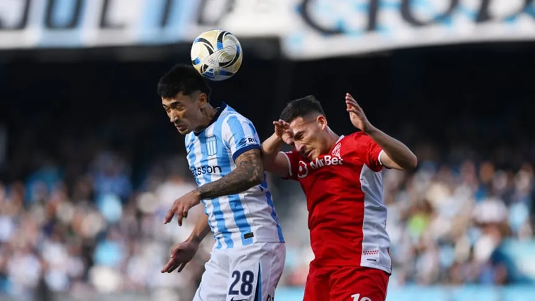 Mucha disputa y poco juego en el campo de juego.