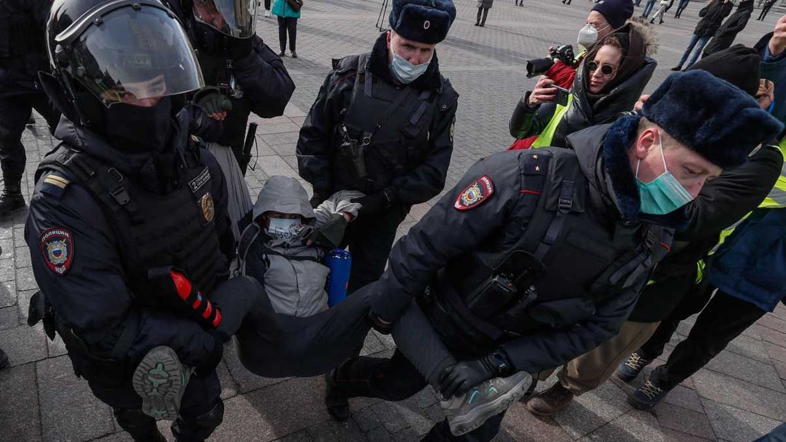 Más de 11.000 personas fueron detenidas en diferentes protestas en Rusia desde el 24 de febrero cuando comenzaron las operaciones militares.